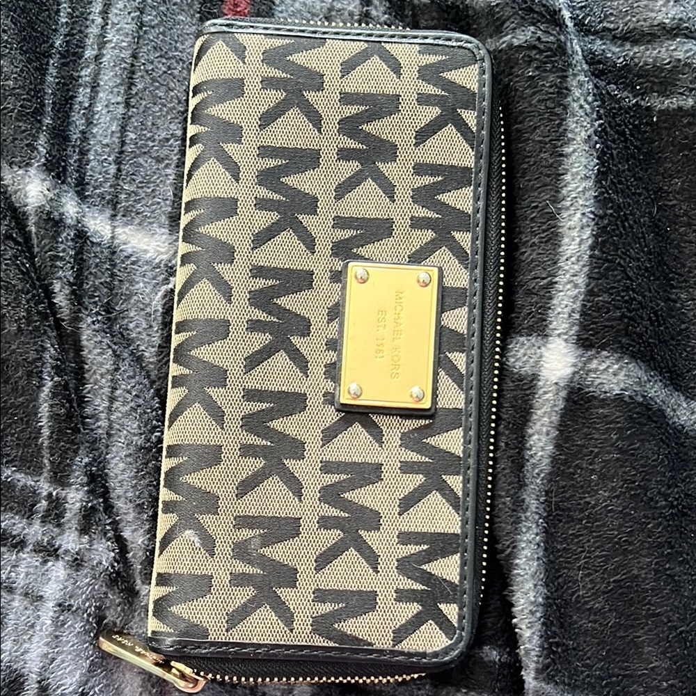 Michael Kors Black and Tan Wallet